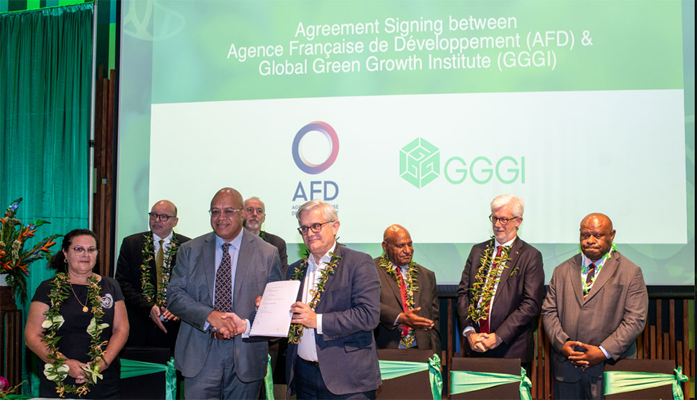 Signing of the Agreement “Greening the Pacific Financial System” between GGGI and AFD.